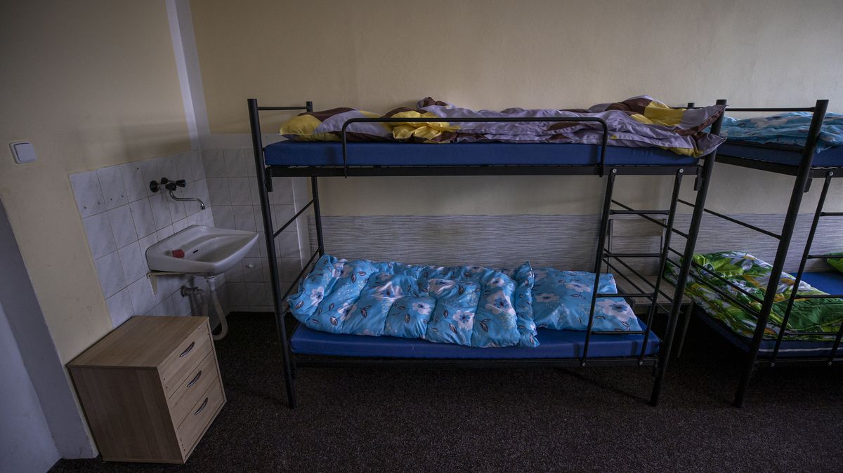 Ukrajinců, kterým stát platí nouzové ubytování, výrazně ubylo